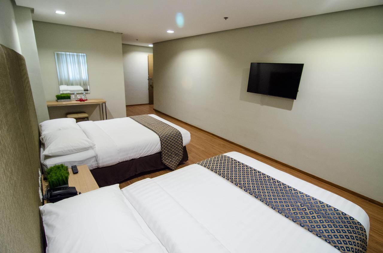 Madison Hotel Phl Iloilo City Kültér fotó