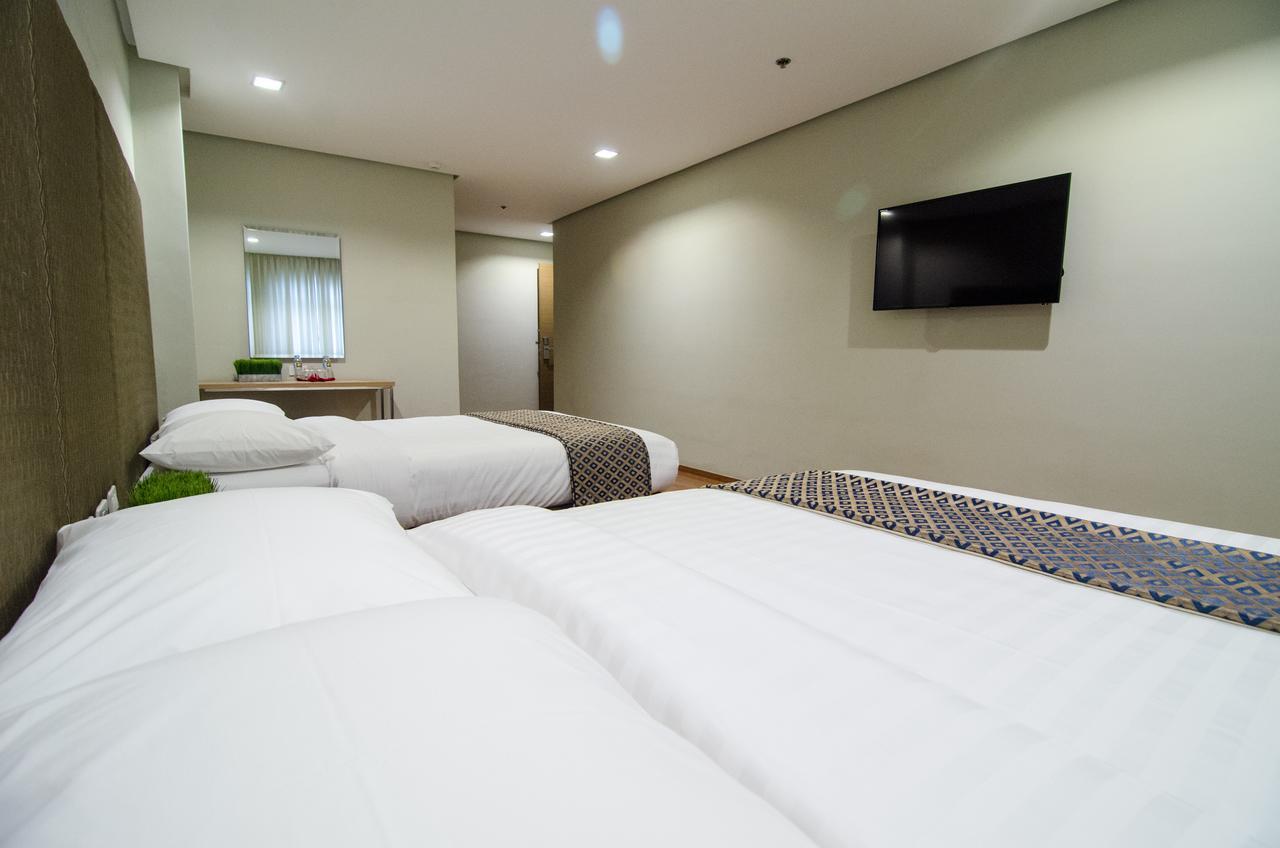 Madison Hotel Phl Iloilo City Kültér fotó