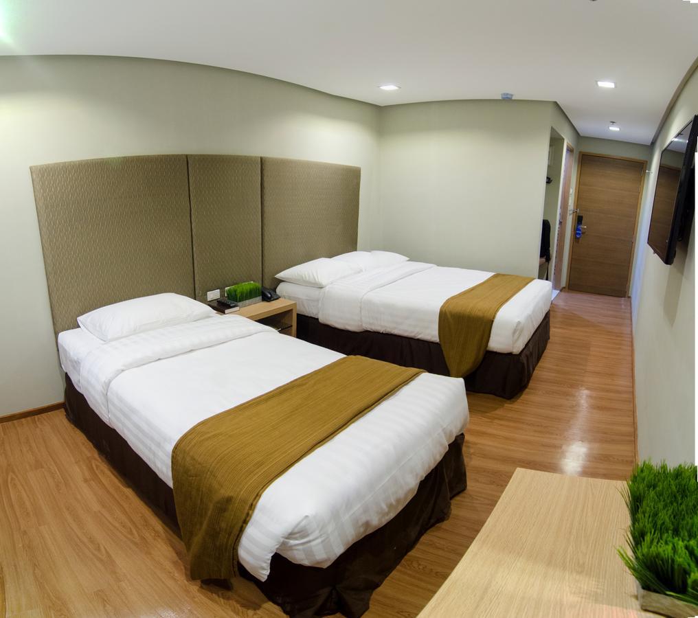 Madison Hotel Phl Iloilo City Kültér fotó