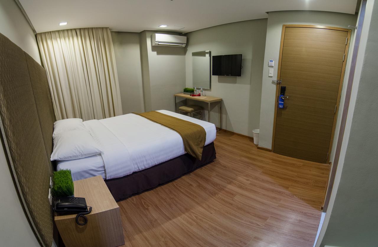 Madison Hotel Phl Iloilo City Kültér fotó