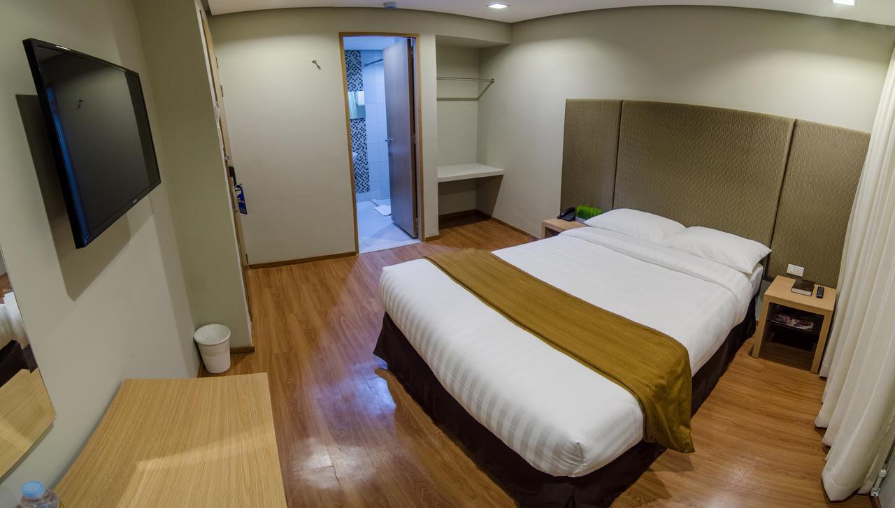 Madison Hotel Phl Iloilo City Kültér fotó